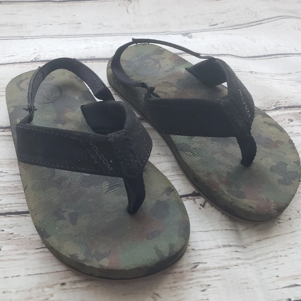 Volcom dark camo flip flop sandals little kids size 11